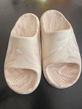 CROCS Women's Slip-On Slide Sandals in Pink and Cream Marble